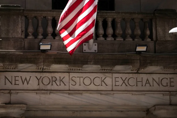 Wall Street drifts below its all-time high as oil prices keep swinging